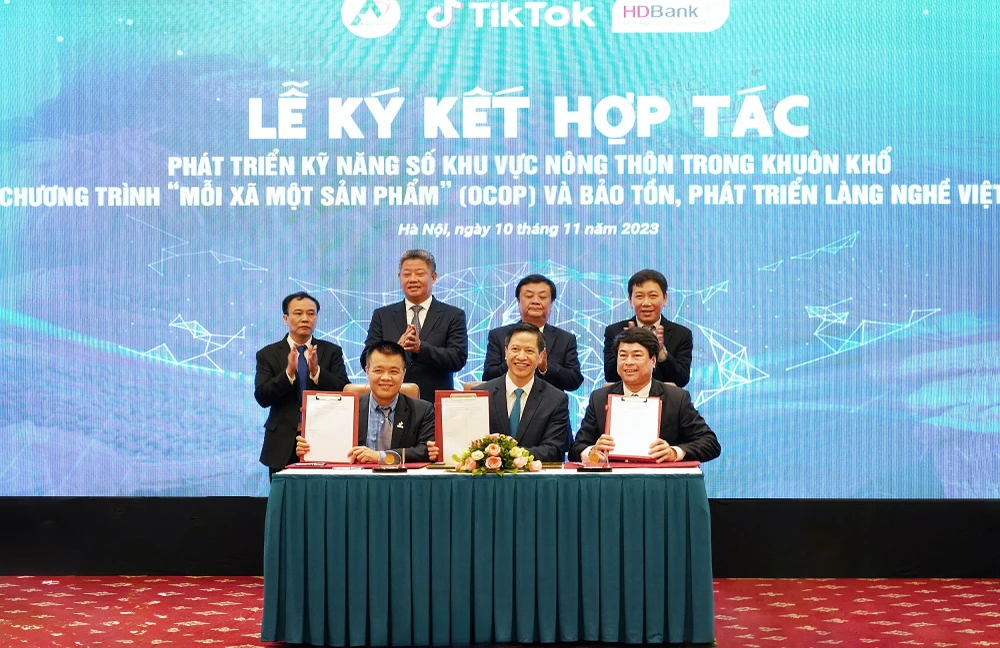 HDBank ký kết Biên bản hợp tác với Agritrade và TikTok để quảng bá, phát triển chương trình quốc gia “Mỗi xã Một sản phẩm” (OCOP)