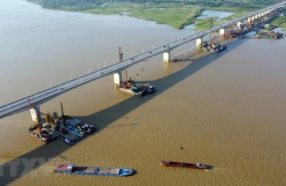 Quy hoạch Phân khu Đô thị sông Hồng đã được Ủy ban Nhân dân thành phố Hà Nôi phê duyệt là điều kiện thuận lợi để phát triển sông Hồng thành trục cảnh quan quan trọng, đặc biệt là khu vực bãi giữa. (Nguồn: TTXVN) 