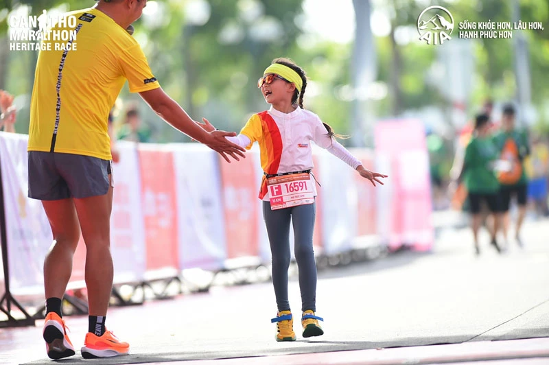 MC Phạm Anh, một gương mặt quen thuộc của chuỗi giải marathon DHA.