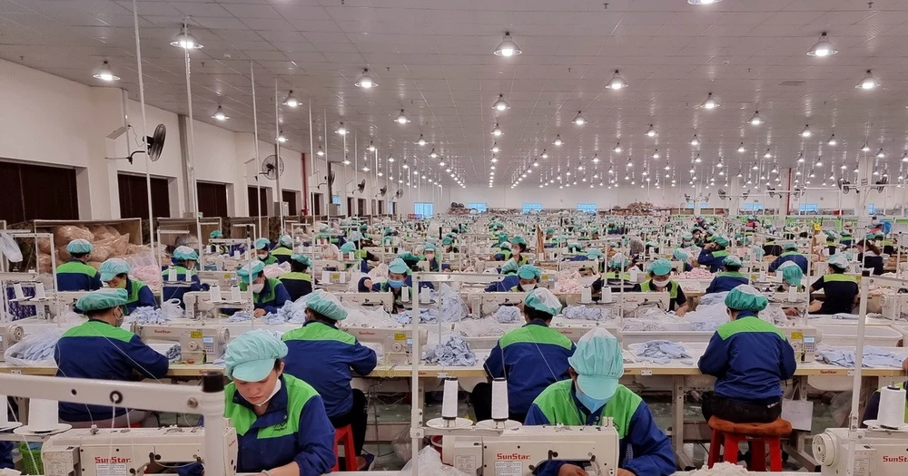 Hoạt động sản xuất tại doanh nghiệp khu công nghiệp Du Long (Thuận Bắc, Ninh Thuận). (Ảnh: Công Thử/TTXVN)