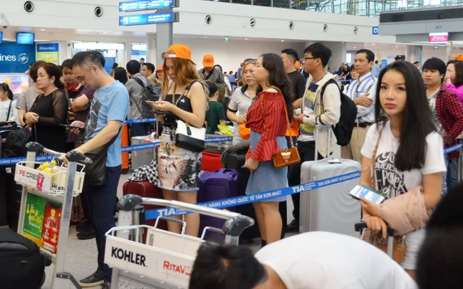 Sân bay Tân Sơn Nhất có nguy cơ ùn tắc cục bộ dịp Tết Nguyên đán 2024. (Ảnh: NLĐ)