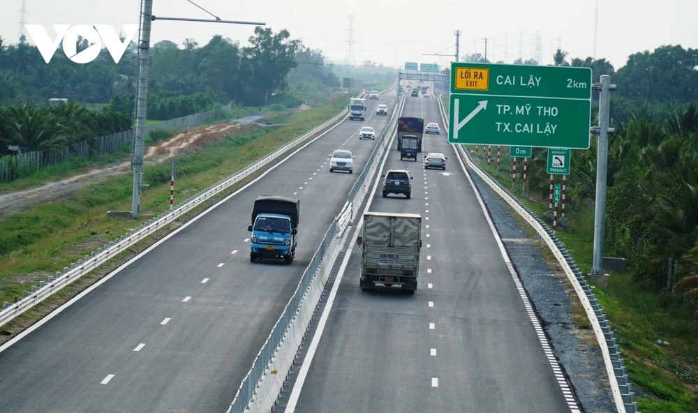 Cử tri tỉnh Tiền Giang kiến nghị xây dựng làn khẩn cấp trên cao tốc Trung Lương - Mỹ Thuận nhằm đảm bảo an toàn giao thông.