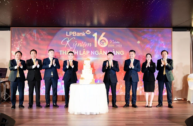 LPBank tổ chức Lễ kỷ niệm sinh nhật 16 năm, đánh dấu chặng đường phát triển với nhiều thành quả tăng trưởng ấn tượng.