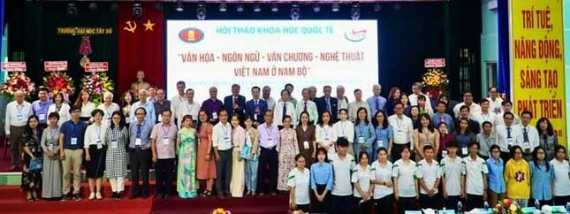 Các đại biểu tham dự Hội thảo Khoa học Quốc tế “Văn hóa – Ngôn ngữ – Văn chương – Nghệ thuật Việt Nam ở Nam Bộ”.