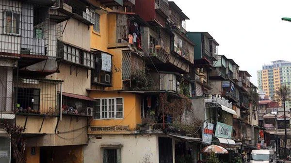 Hà Nội: Di dời người dân khỏi nơi nguy hiểm ở chung cư cũ trong tháng 4