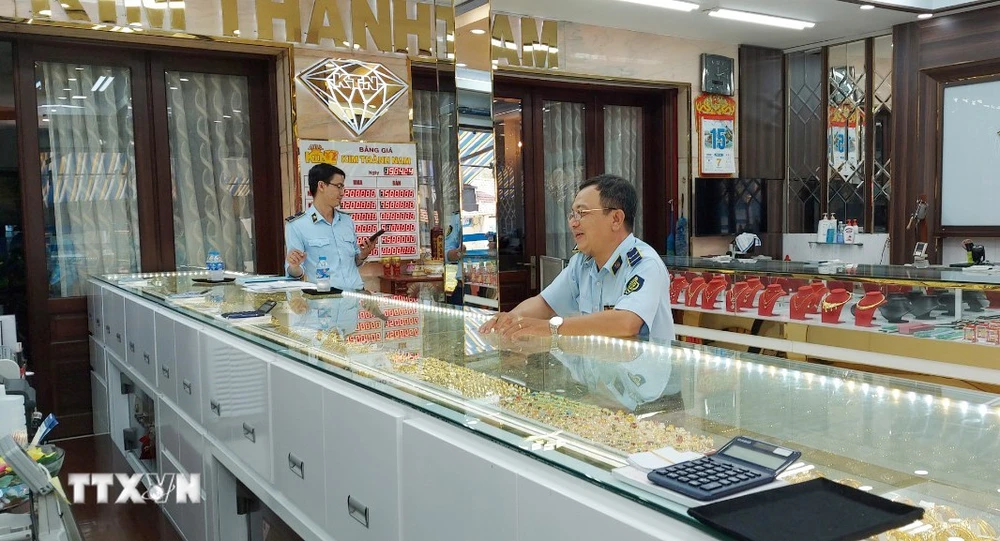 Cục Quản lý thị trường Thành phố Hồ Chí Minh phát hiện nhiều vi phạm trong kinh doanh vàng. (Nguồn: TTXVN)