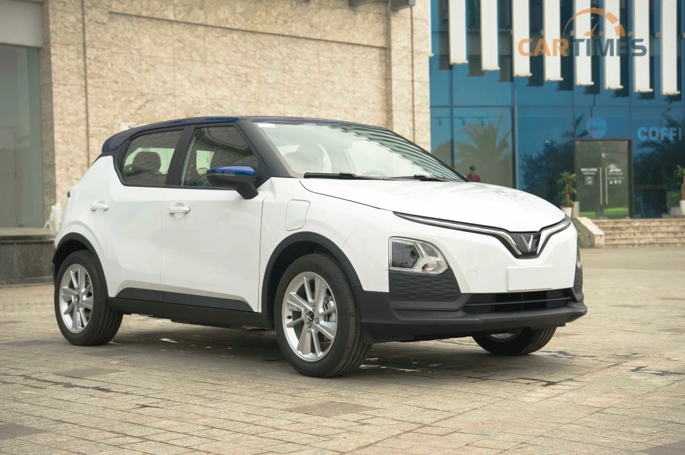 Xe điện VinFast lần đầu bán chạy nhất thị trường ô tô Việt Nam