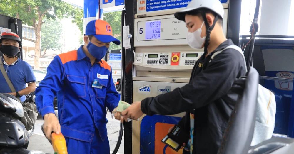 Một điểm bán xăng của Petrolimex tại Hà Nội. (Ảnh: Đức Duy/Vietnam+)
