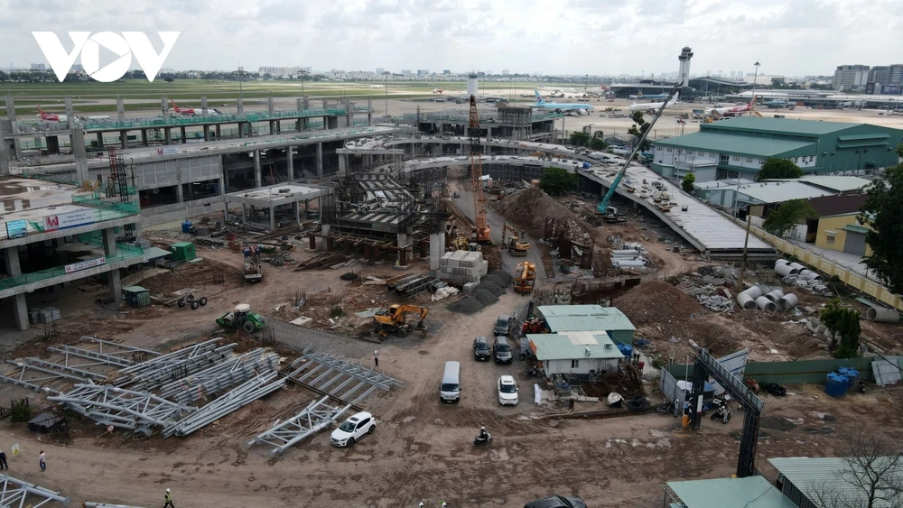 Nhà ga T3 - sân bay Tân Sơn Nhất đang dần thành hình (ảnh M.H) 