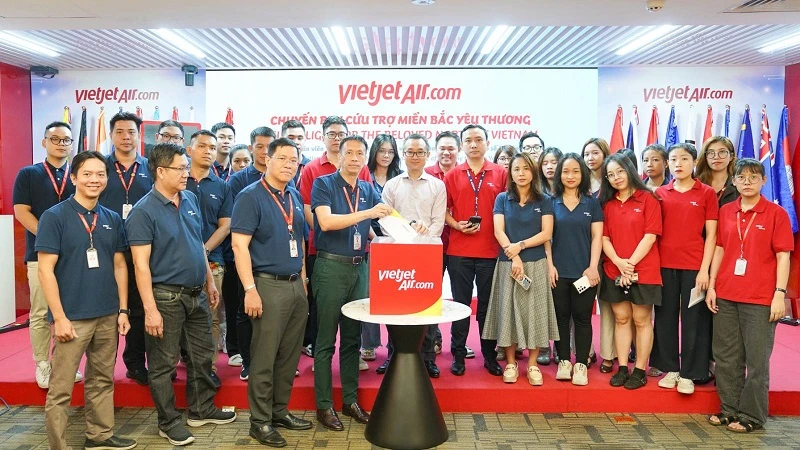 Người Vietjet chung tay đóng góp ủng hộ đồng bào đang chịu thiệt hại do bão lũ với 2 hình thức ủng hộ trực tiếp và quét mã QR