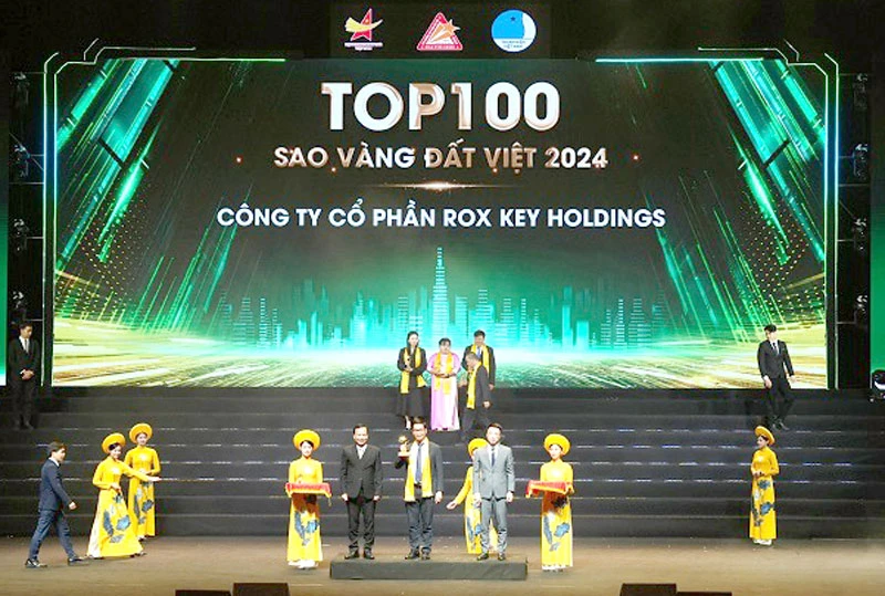 Rox Key Holdinsg nhận giải thưởng Sao Vàng Đất Việt 2024