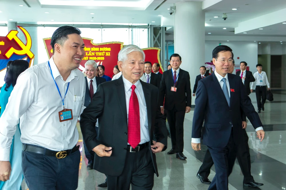 Nguyên Chủ tịch nước Nguyễn Minh Triết và Ủy viên Bộ Chính trị, Bí thư Trung ương Đảng, Trưởng Ban Tuyên giáo Trung ương tới tham dự đại hội