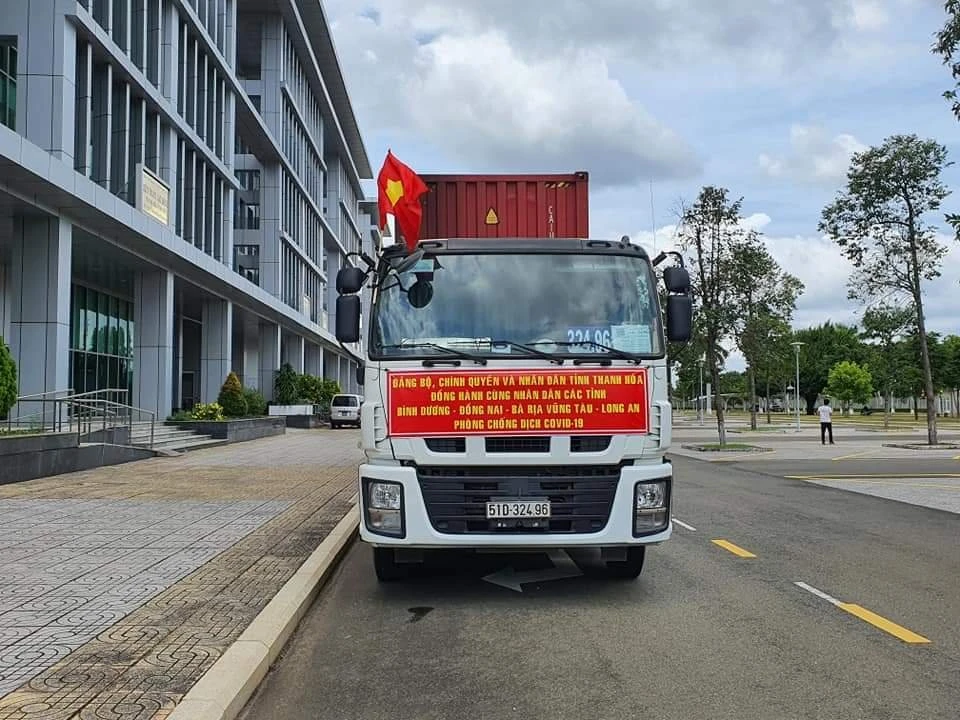 Hàng trăm tấn hàng hóa, thực phẩm từ tỉnh Thanh Hóa đã gửi đến các tỉnh miền Đông Nam bộ
