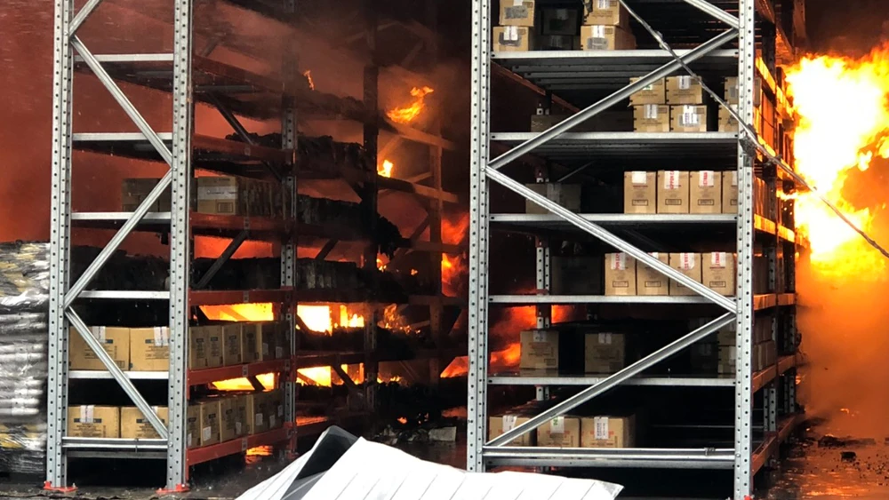 Vụ cháy đã thiêu rụi hơn 10.000m² nhà kho, nhiều vật tư, nguyên liệu sản xuất