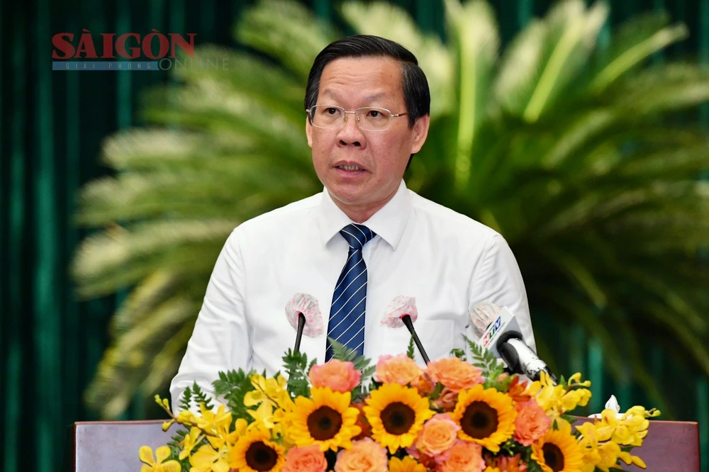Chủ tịch UBND TPHCM Phan Văn Mãi phát biểu tại kỳ họp. Ảnh: VIỆT DŨNG