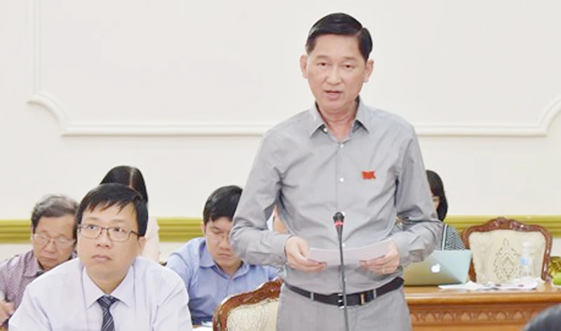 Phó Chủ tịch UBND TPHCM Trần Vĩnh Tuyến khẳng định sẽ xem xét, điều chỉnh chính sách theo hướng giảm thiểu ảnh hưởng đến người dân có đất ở những nơi được quy hoạch. Ảnh: KIỀU PHONG