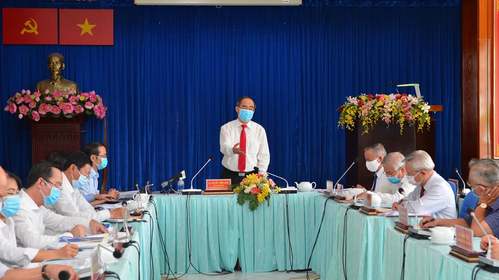 Bí thư Thành uỷ TPHCM Nguyễn Thiện Nhân phát biểu trong buổi làm việc với Huyện Nhà Bè. Ảnh: VIỆT DŨNG