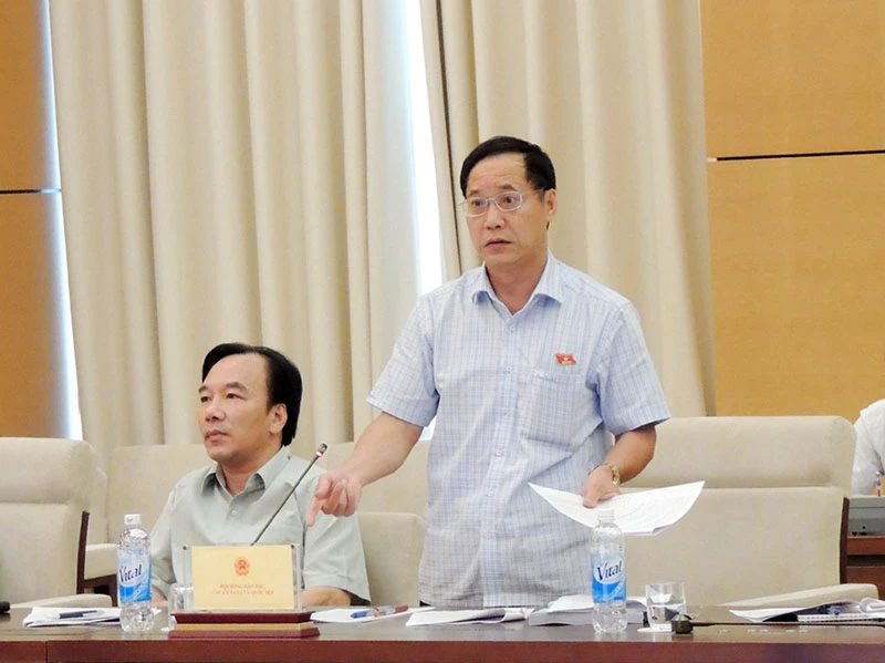 Ông Nguyễn Mai Bộ, Ủy viên Thường trực Ủy ban Quốc phòng An ninh, phát biểu tại phiên họp