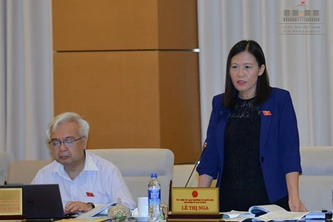 Chủ nhiệm Ủy ban Tư pháp Lê Thị Nga phát biểu tại phiên họp