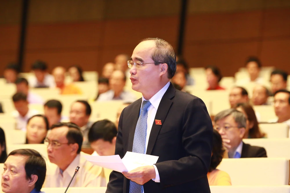 Đồng chí Nguyễn Thiện Nhân, Ủy viên Bộ Chính trị, Bí thư Thành ủy TPHCM phát biểu tại phiên họp