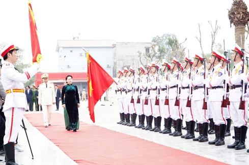 Chủ tịch Quốc hội Nguyễn Thị Kim Ngân duyệt đội danh dự