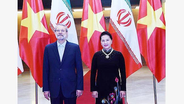 Chủ tịch Quốc hội Nguyễn Thị Kim Ngân chủ trì lễ đón chính thức Chủ tịch Quốc hội Ali Ardeshir Larijani 
