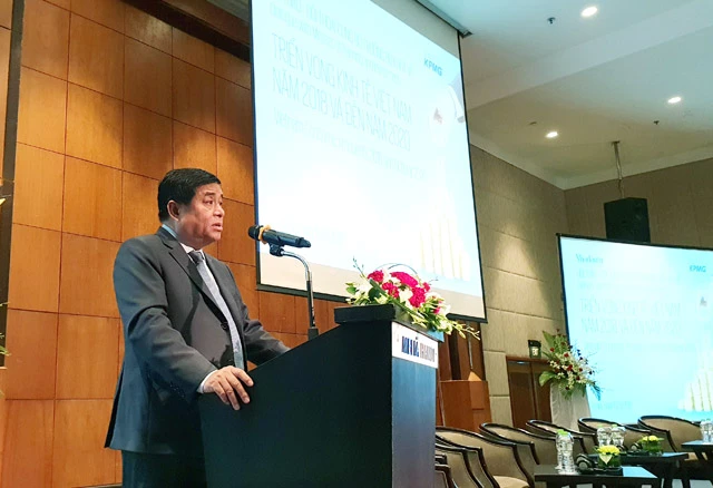 Bộ trưởng Bộ Kế hoạch và Đầu tư Nguyễn Chí Dũng phát biểu tại hội thảo sáng 15-5