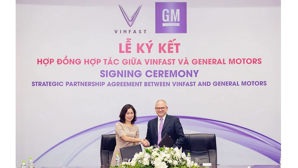 Tập đoàn General Motors và VinFast ký kết thỏa thuận hợp tác chiến lược