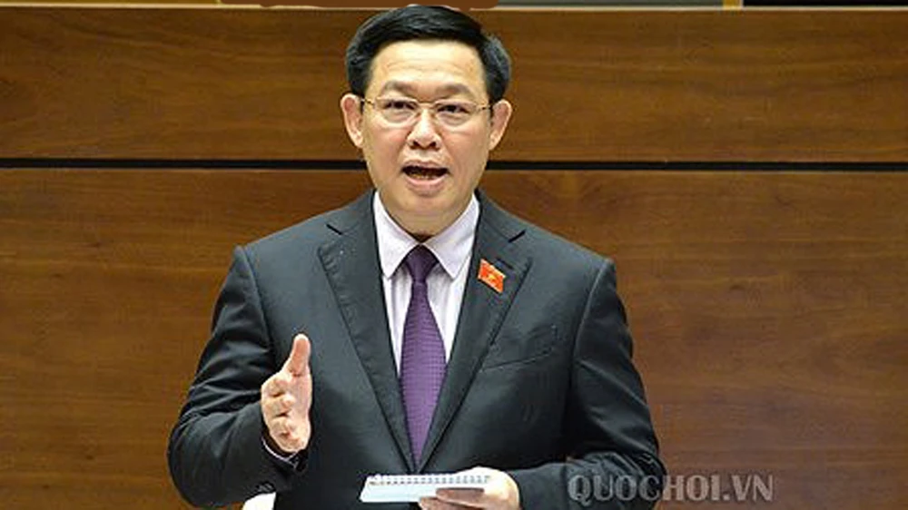 Phó Thủ tướng Vương Đình Huệ tại một phiên chất vấn của Quốc hội 