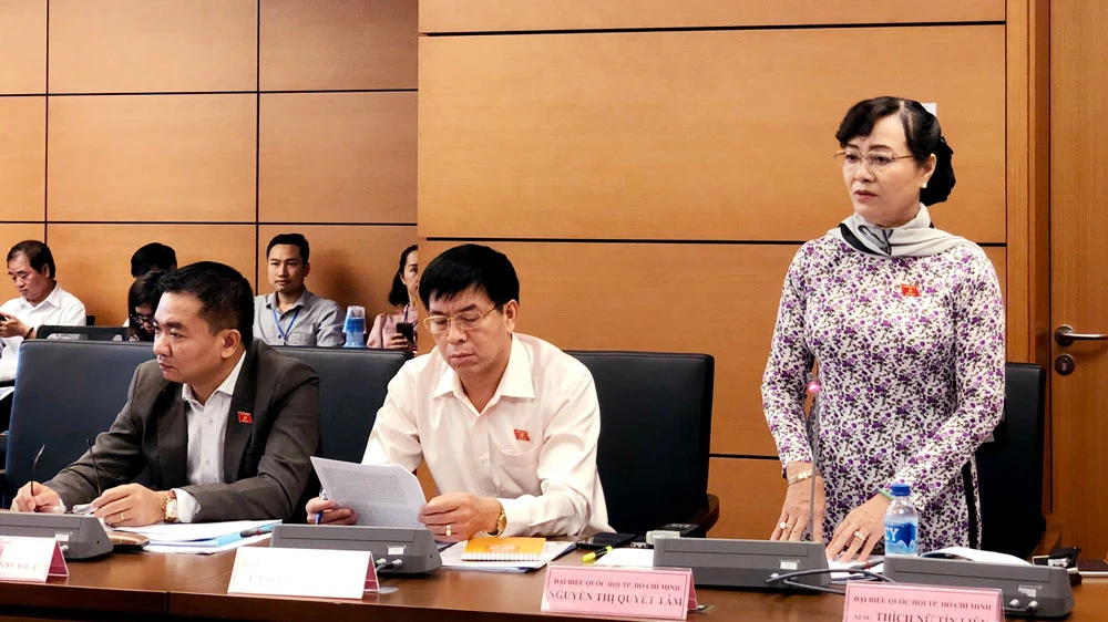 ĐBQH Nguyễn Thị Quyết Tâm phát biểu tại phiên thảo luận tổ