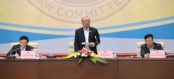 Phó Chủ tịch Quốc hội Uông Chu Lưu phát biểu tại phiên họp toàn thể của Ủy ban Pháp luật