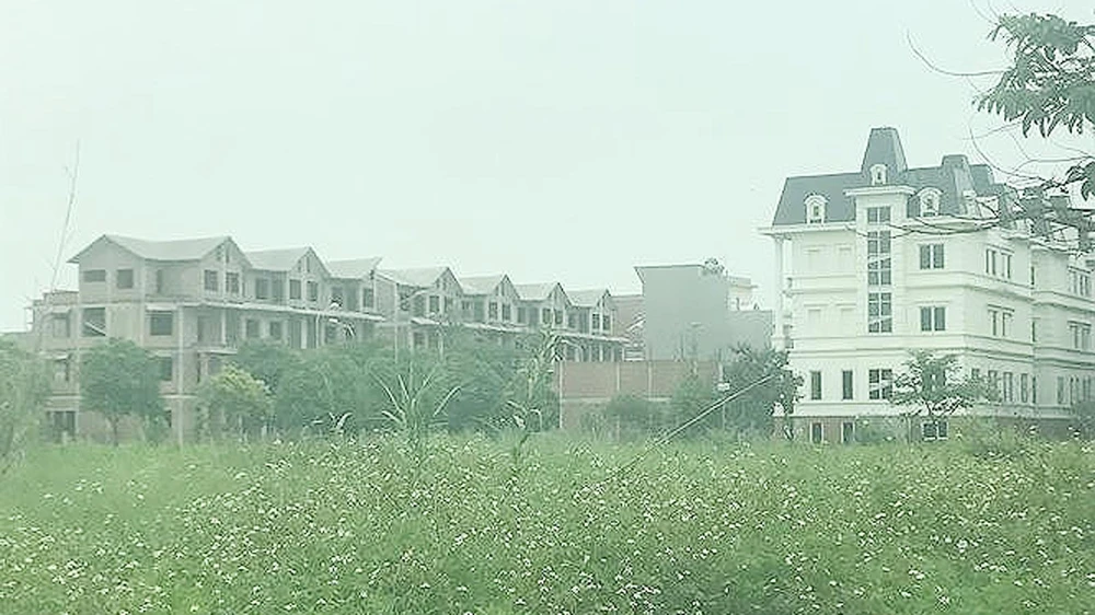 Một khu đô thị mới được đầu tư dang dở, bỏ hoang nhiều năm nay ở huyện Hoài Đức, TP Hà Nội 