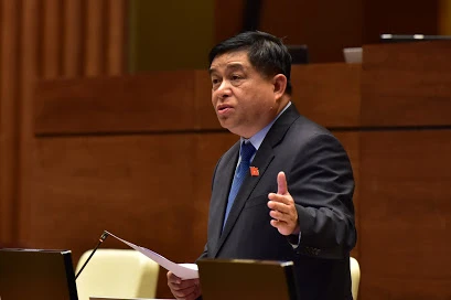 Bộ trưởng Bộ Kế hoạch và Đầu tư Nguyễn Chí Dũng đã phát biểu làm rõ thêm về việc phân bổ và sử dụng nguồn vốn dự phòng 