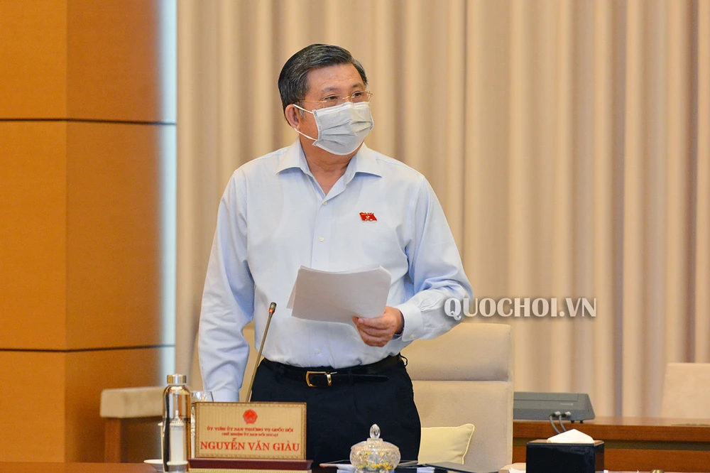 Chủ nhiệm Ủy ban Đối ngoại Nguyễn Văn Giàu phát biểu tại phiên họp