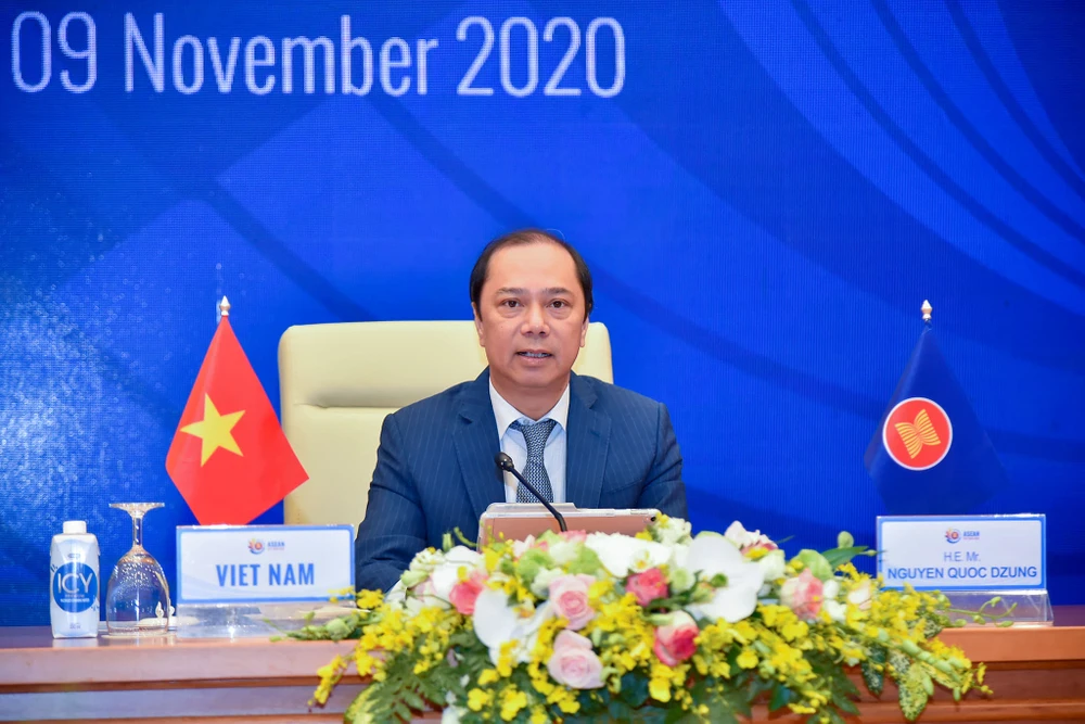 Thứ trưởng Bộ Ngoại giao Nguyễn Quốc Dũng, Trưởng đoàn Quan chức cao cấp (SOM) ASEAN - Việt Nam chủ trì họp báo. Ảnh: QUANG PHÚC