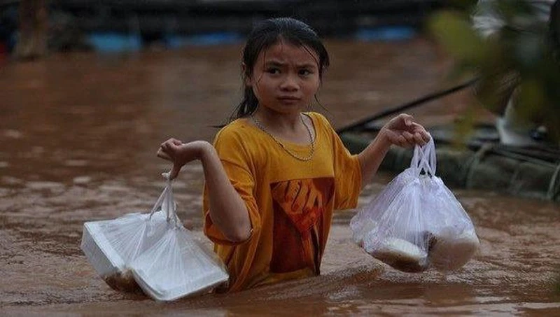 Nguy cơ lớn nhất về khí hậu đối với trẻ em Việt Nam là tiếp xúc nhiều với ô nhiễm không khí và lũ lụt