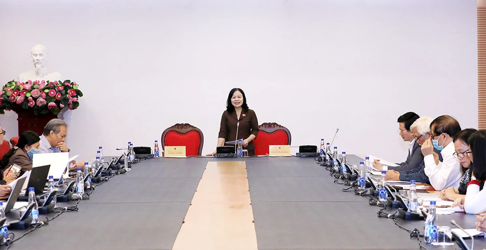 Phó Chủ nhiệm Ủy ban Văn hóa, Giáo dục của Quốc hội Nguyễn Thị Mai Hoa chủ trì hội thảo