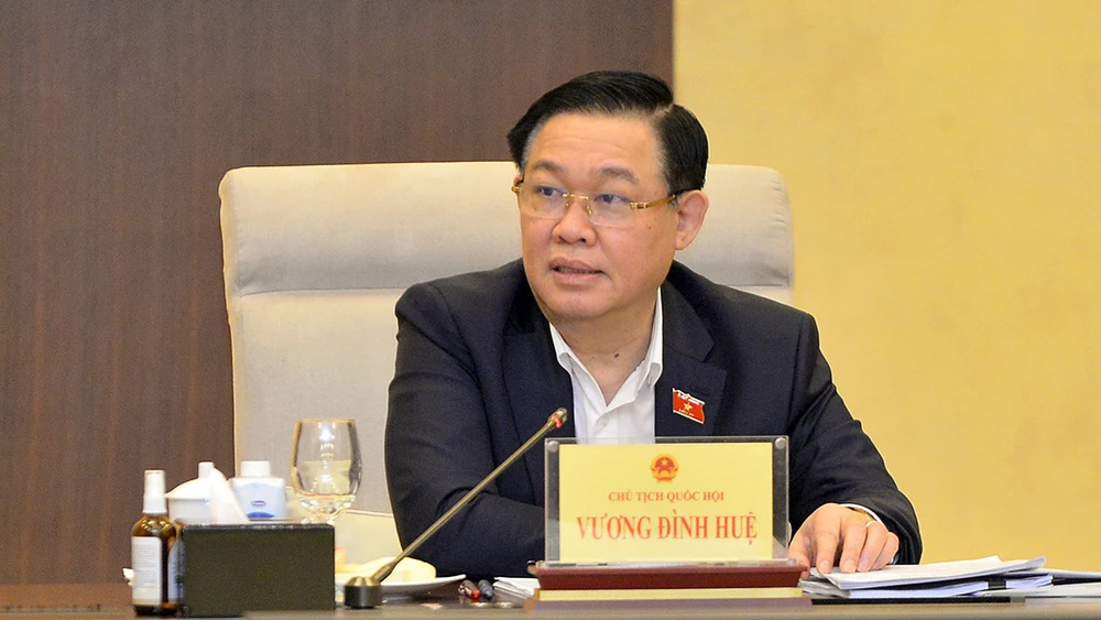 Chủ tịch Quốc hội Vương Đình Huệ điều hành phiên họp