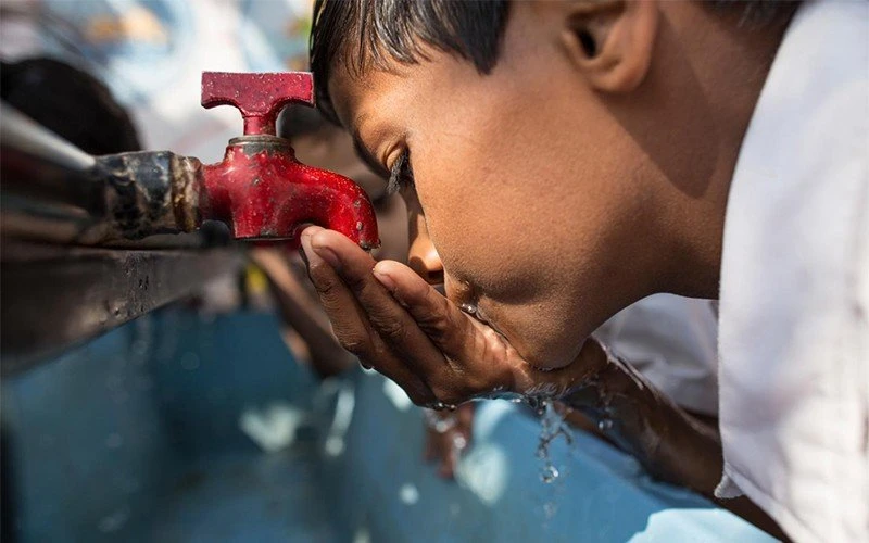 Nguyên tắc phải tuân thủ để thiết kế thị trường cung cấp nước sạch là tính liên tục, quyền tiếp cận bình đẳng của mọi người dân và giá cả phù hợp. Ảnh: UNICEF