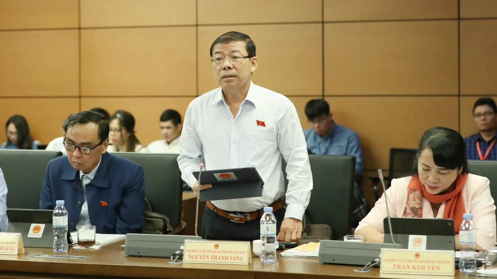 ĐB Nguyễn Thanh Sang (TPHCM) phát biểu tại phiên thảo luận tổ sáng 2-11. Ảnh: QUANG PHÚC 