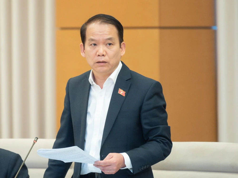Chủ nhiệm Ủy ban Pháp luật Hoàng Thanh Tùng phát biểu tại phiên họp