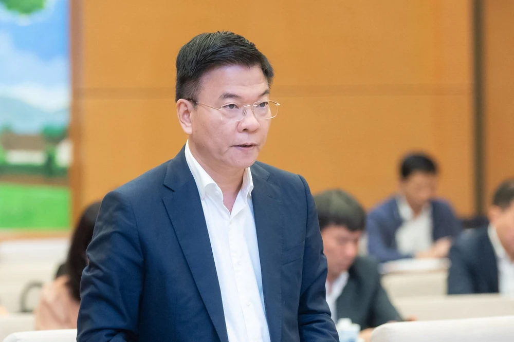 Bộ trưởng Bộ Tư pháp Lê Thành Long trình bày về chương trình xây dựng luật, pháp lệnh 