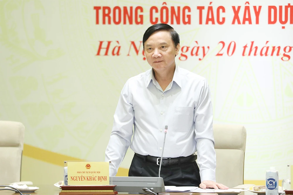 Phó Chủ tịch Quốc hội Nguyễn Khắc Định chủ trì phiên họp 