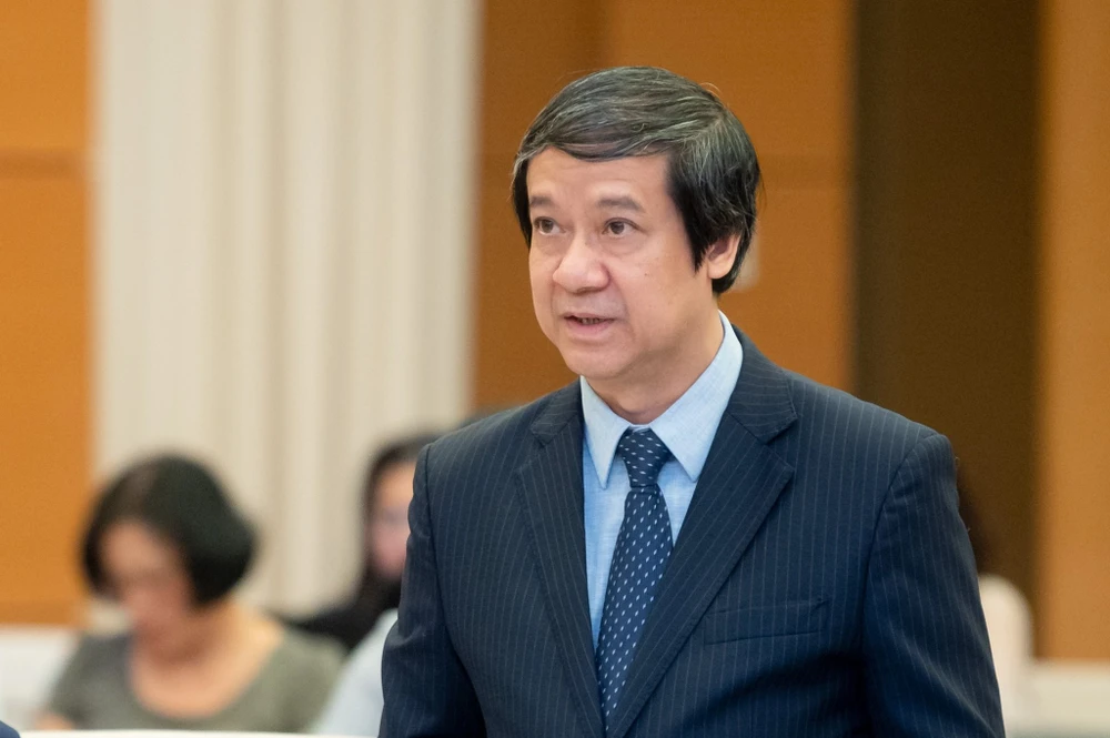 Bộ trưởng Bộ GD-ĐT Nguyễn Kim Sơn nêu quan điểm với đoàn giám sát 