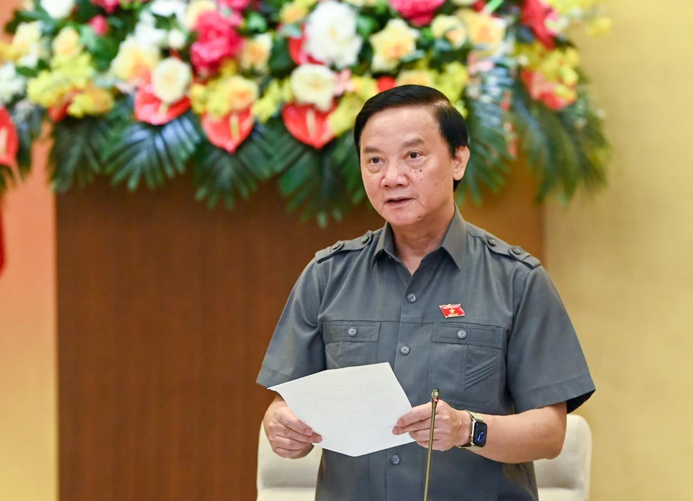 Phó Chủ tịch Quốc hội Nguyễn Khắc Định điều hành phiên họp. Ảnh: VIẾT CHUNG 