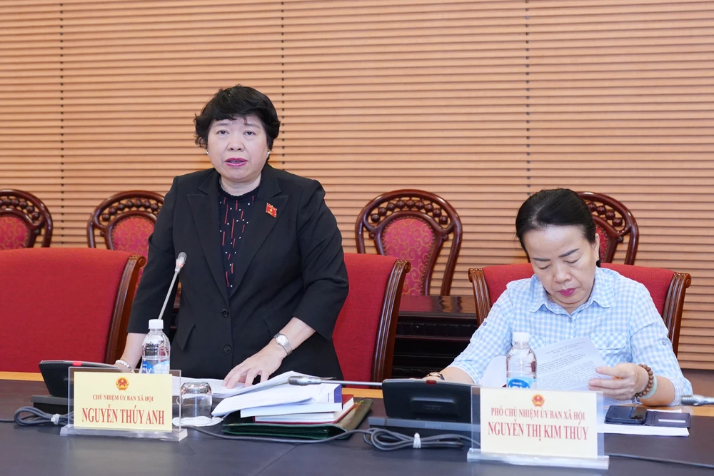 Chủ nhiệm Ủy ban Xã hội Nguyễn Thúy Anh phát biểu