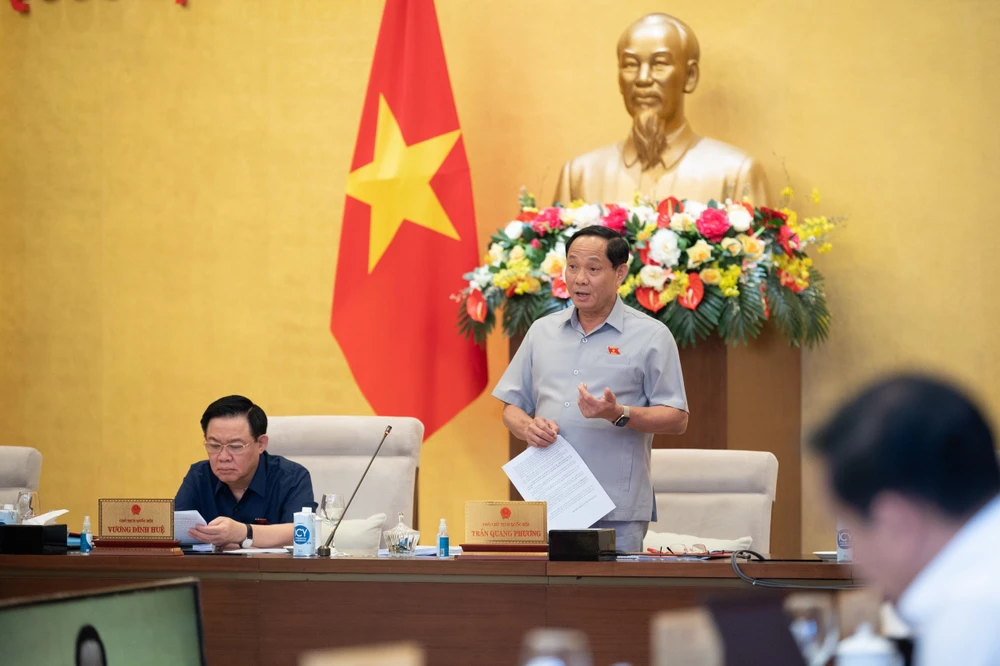Phó Chủ tịch Quốc hội Trần Quang Phương phát biểu tại phiên họp