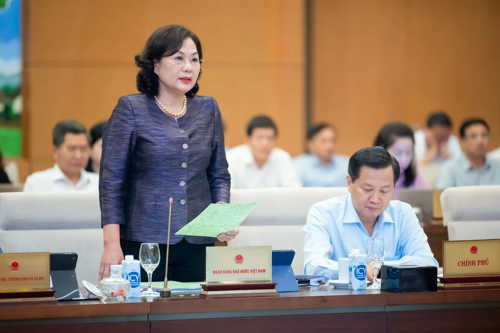 Thống đốc Ngân hàng Nhà nước Nguyễn Thị Hồng giải trình thêm tại phiên họp 