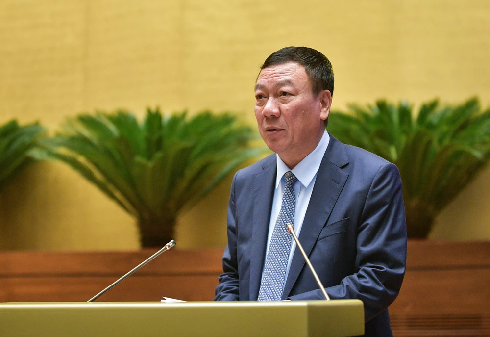 Tổng Thanh tra Chính phủ Đoàn Hồng Phong trình bày báo cáo về công tác phòng, chống tham nhũng năm 2023. Ảnh: VIẾT CHUNG