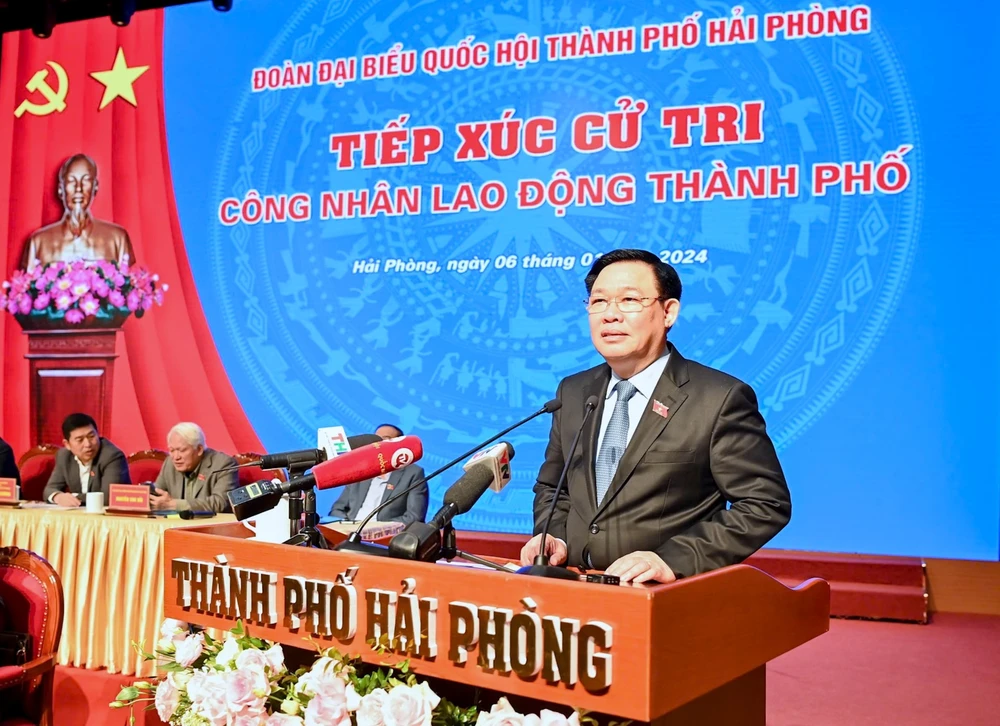 Chủ tịch Quốc hội Vương Đình Huệ phát biểu tại cuộc tiếp xúc với cử tri thành phố Hải Phòng. Ảnh: VIẾT CHUNG